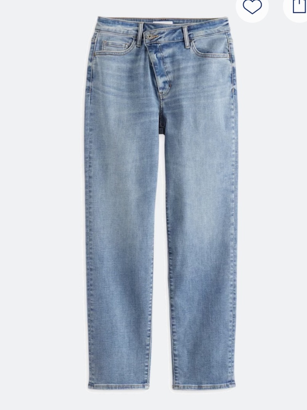 Classic Straight-Leg Jeans in Light Blue Wash
